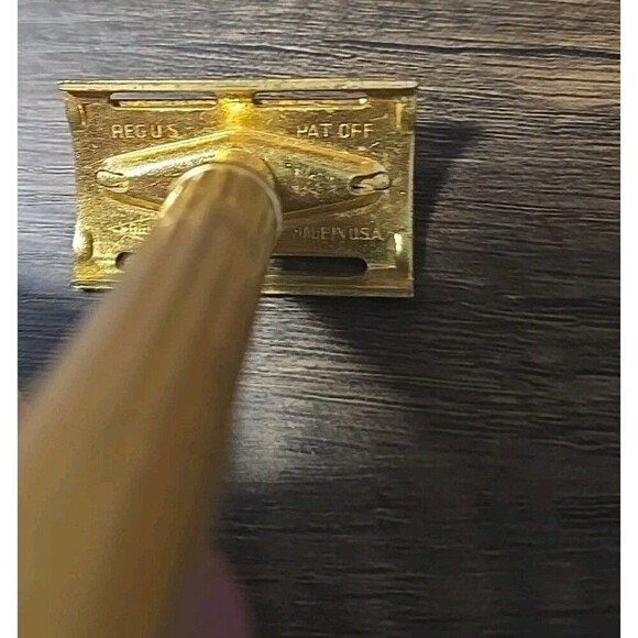 Vintage GILLETTE Gold-Tone Safety Razor w/Original Box And 2 Blades - Picture 3 of 6